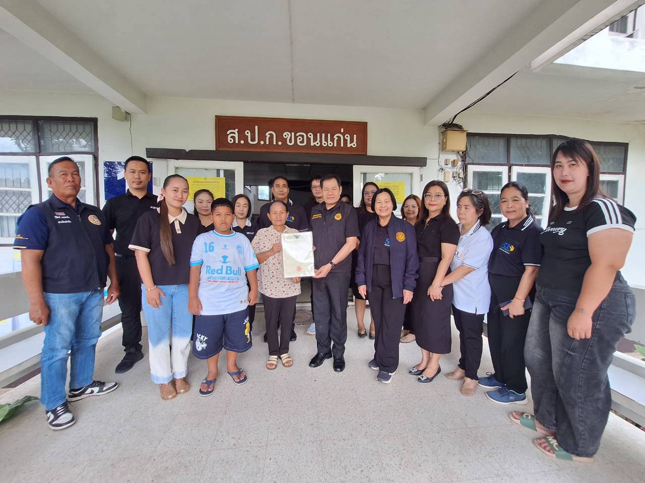 title - ผู้ตรวจราชการ ส.ป.ก. ลงพื้นที่จังหวัดขอนแก่น ประชุมติดตามความก้าวหน้าผลการดำเนินงาน พร้อมตรวจเยี่ยมให้กำลังใจกลุ่มวิสาหกิจชุมชนสมุนไพรไผ่คำ 39 